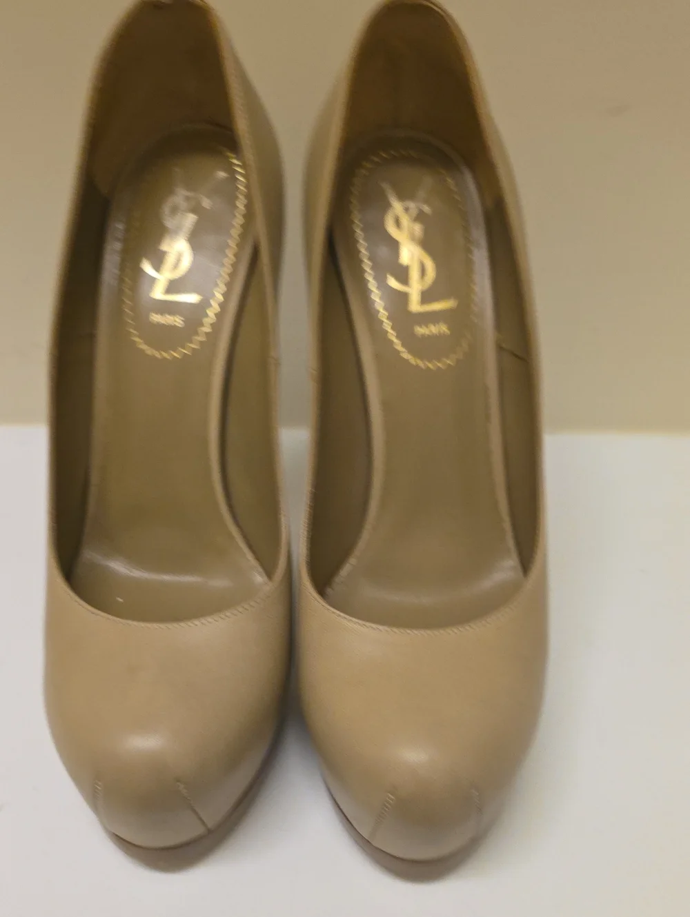 Yves Saint Laurent Nude Leather Round-Toe Platform Pumps